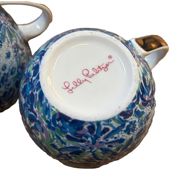Lilly Pulitzer Set of 2 Ceramic 12 oz Coffee Tea Cups Blue Floral Lion Gold Trim - Picture 5 of 9